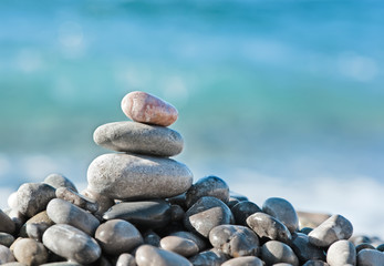 Fototapeta na wymiar Balanced stones on the sea