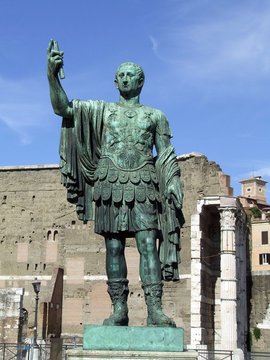 Statua Bronzea Di Nerva