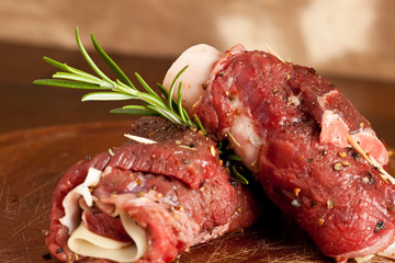 Involtini di carne con prosciutto e formaggio