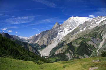 Fototapeta na wymiar Mont Blanc i Aiguille Noire