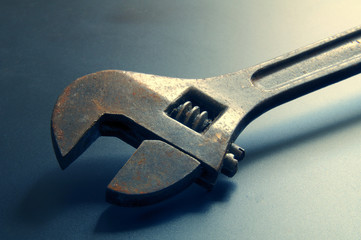 Alter rostiger Schraubenschl&uuml;ssel