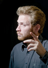 Жест человека в разговоре. Студия, серия, изолированно