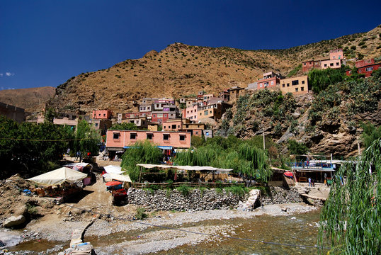 Rivi&egrave;re et village de Setti-Fatma