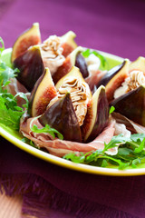 Figs with prosciutto,cheese and balsamic vinegar