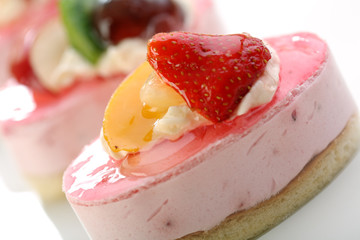 Cake with fresh fruits