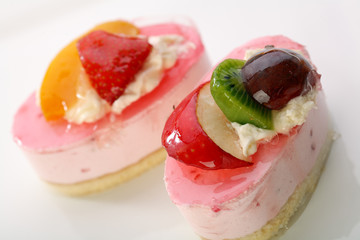 Cake with fresh fruits