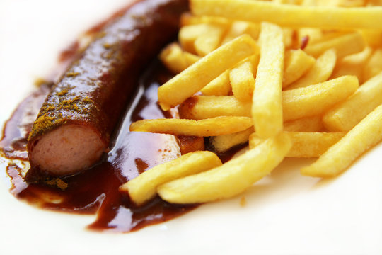 Currywurst mit Pommes