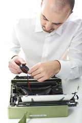 man fix vintage typewriter