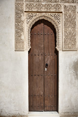 puerta árabe en la Alhambra de Granada