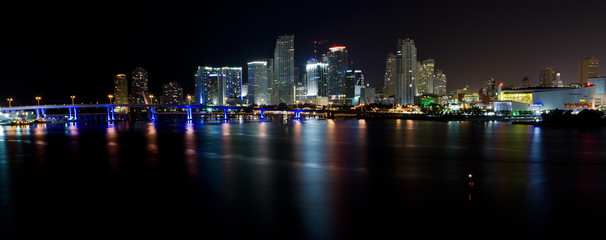 Fototapeta na wymiar Downtown Miami Skyline Panorama