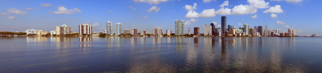 Fototapeta na wymiar Miami Skyline Panorama from MacArthur Causeway