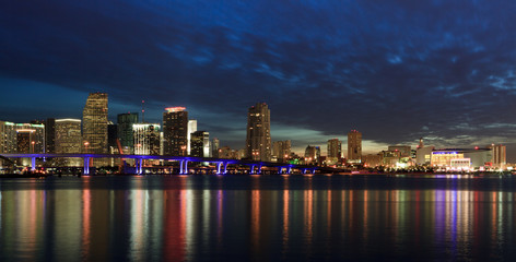 Fototapeta na wymiar Downtown Miami Skyline at Dusk