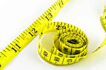 Fita m&eacute;trica em fundo branco