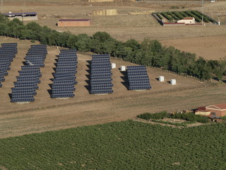 Vista aerea de huerto solar en Castilla © Javier Cuadrado