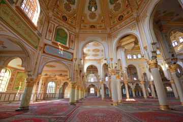 Obraz premium Interior of Sunni Shafeiha mosque in Kermanshah, Iran