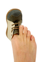 Big foot small shoe