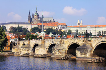Fototapeta na wymiar Lato Prague gothic Castle z Mostu Karola