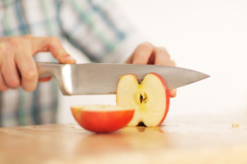 Äpfel schneiden