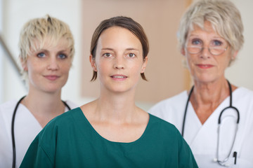 ärtzeteam im krankenhaus