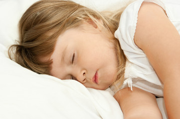 Obraz na płótnie Canvas Sleeping little girl