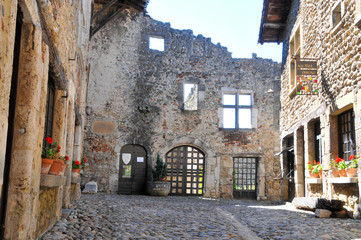 village medieval de perouges