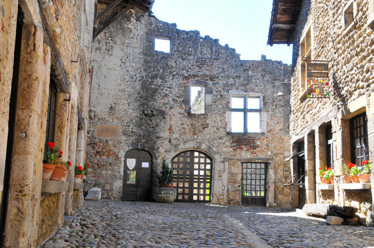 village medieval de perouges