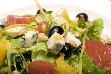 Salad made of citrus, grape and cheese