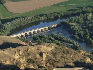 Vista aerea del Puente de piedra en Toro (Zamora)