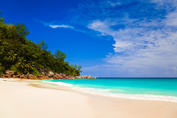 Naklejka na ściany i meble Tropical beach at island Praslin, Seychelles