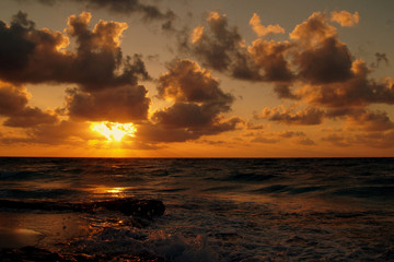 Fototapeta na wymiar zachód słońca ... kabylie morski