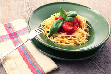 spaghetti pomodoro e basilico