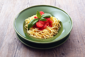 spaghetti pomodoro e basilico
