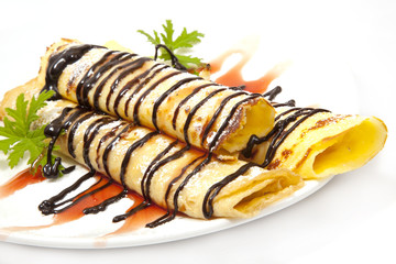 PALATSCHINKEN MIT SCHOKOSTREIFEN