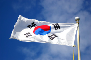 Naklejka premium south korean flag against cloudy sky