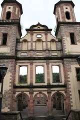 Obraz premium Vor der Klosterkirche Frauenalb
