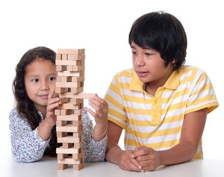 Kinder spielen