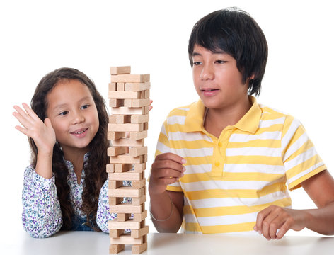 Kinder spielen