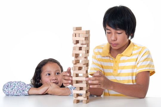 Kinder spielen