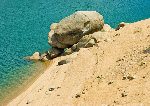 Pietra del lago