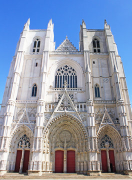 parvis de la cath&eacute;drale de nantes