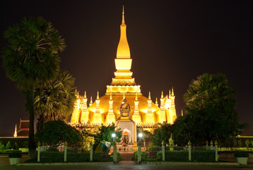 That Luang Nachtaufnahme