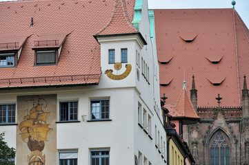 Fototapeta na wymiar nürnberg, meridiana sorridente in hauptmark