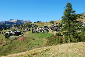 Fototapeta na wymiar Villaggio di montagna