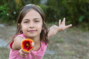 offrir une jolie fleur