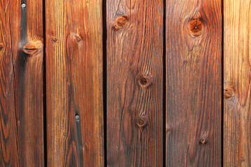 Naklejka premium leuchtende verwitterte Holzfassade