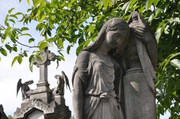 Urne, anges et croix