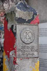 Historischer Grenzstein der DDR