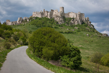 Fototapeta na wymiar Zamek Spiski na Słowacji, wpisane na Listę Światowego Dziedzictwa UNESCO mon
