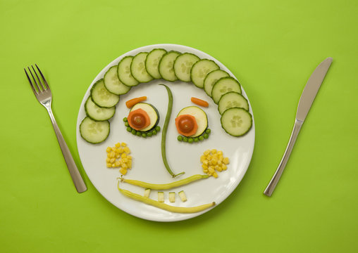 Assiette de l&eacute;gumes fa&ccedil;on Arcimboldo