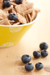 cinnamon cereals with blueberries